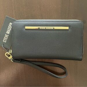 Steve Madden | Wristlet Wallet